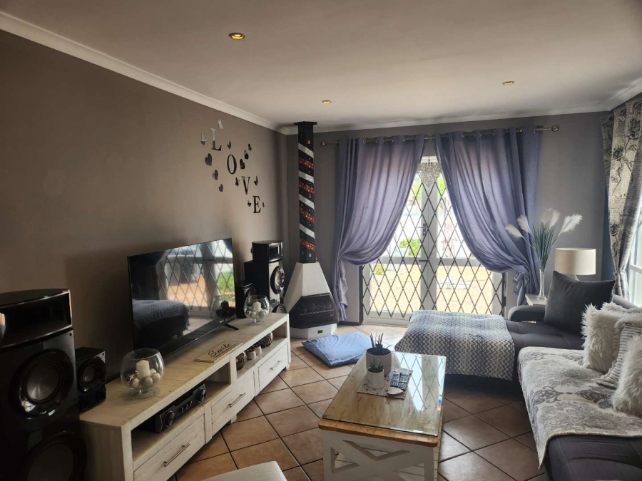 2 Bedroom Property for Sale in Edgemead Western Cape